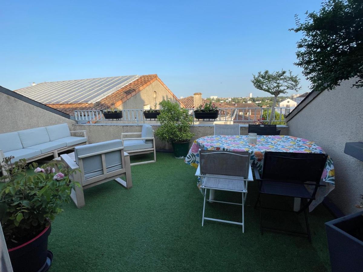 Grand Appartement Hypercentre Avec Terrasse Et Parking Πουατιέ Εξωτερικό φωτογραφία